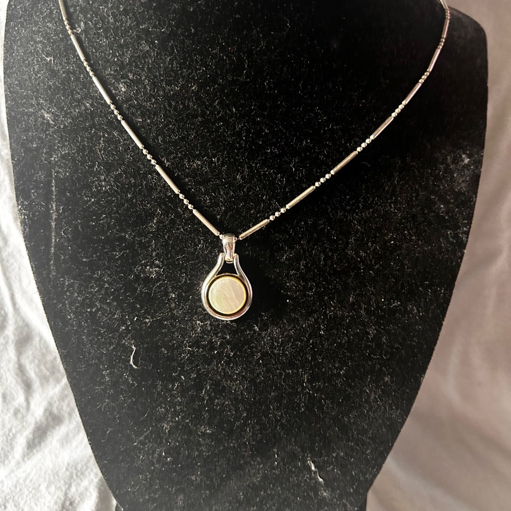 Elegant Gold Pendant Necklace